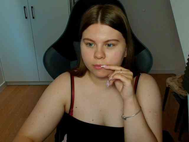 Model: AbbyMint