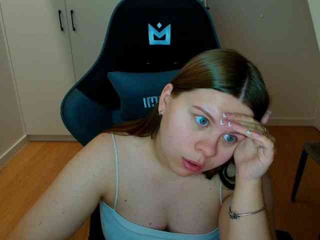 Model: AbbyMint