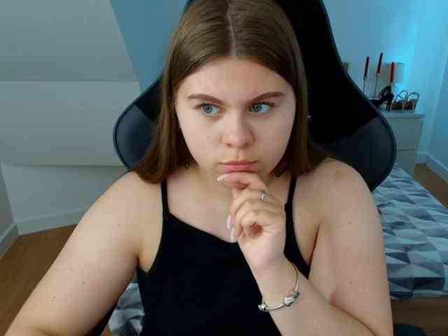 Model: AbbyMint