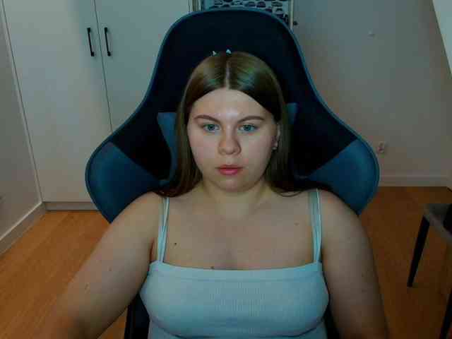 Model: AbbyMint