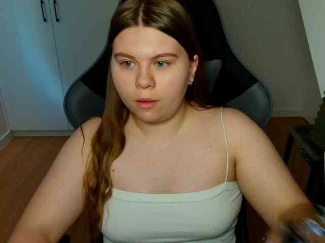 Model: AbbyMint