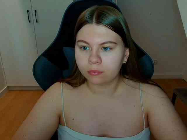 Model: AbbyMint