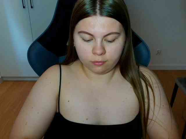 Model: AbbyMint