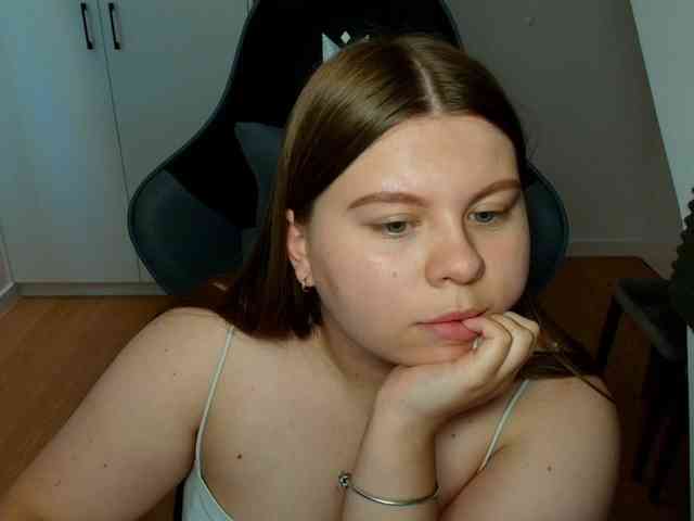 Model: AbbyMint