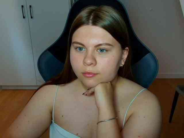 Model: AbbyMint