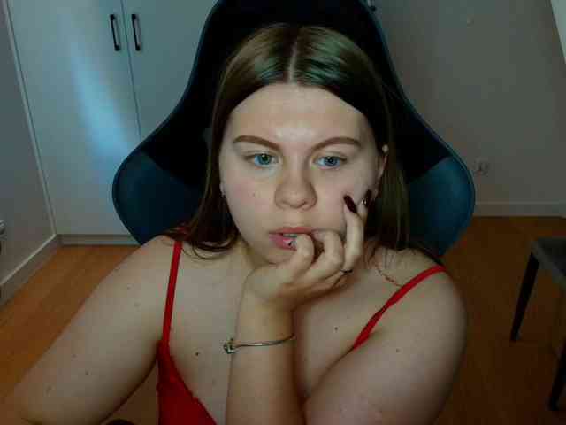 Model: AbbyMint