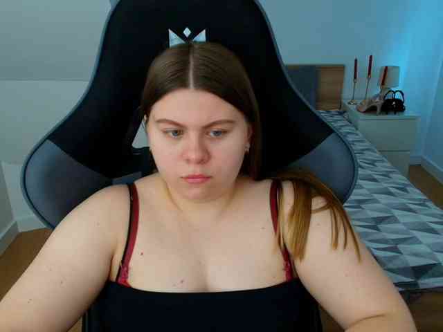 Model: AbbyMint