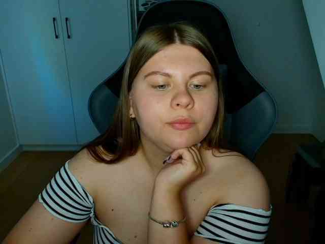 Model: AbbyMint