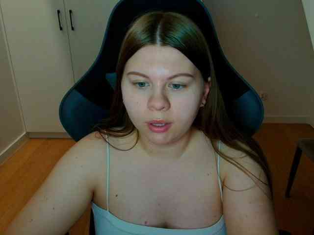 Model: AbbyMint