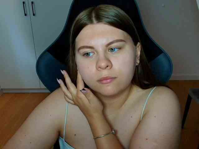 Model: AbbyMint