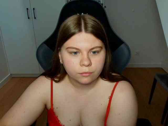 Model: AbbyMint