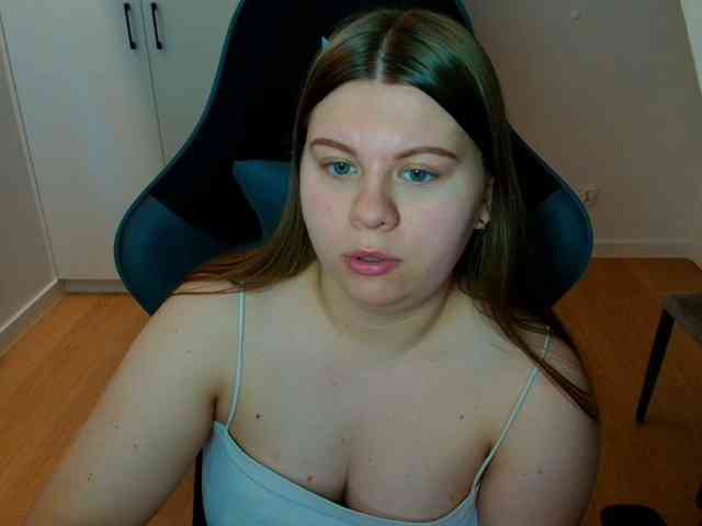 Model: AbbyMint