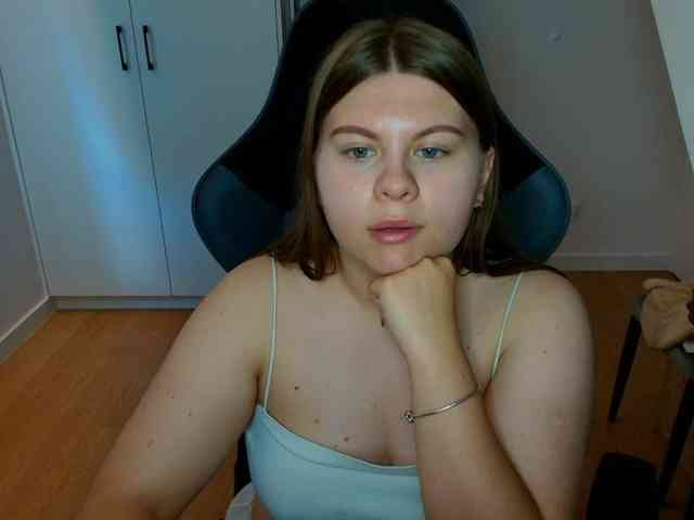 Model: AbbyMint