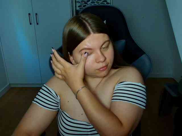 Model: AbbyMint