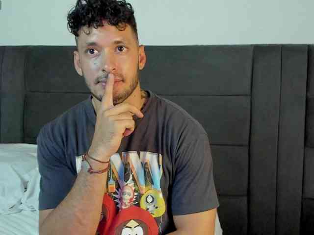 Alejandro2x Sex Cam Show