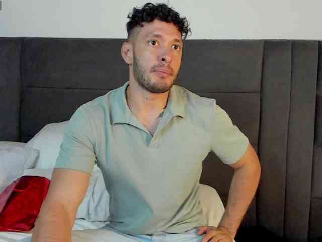 Alejandro2x Sex Cam Show