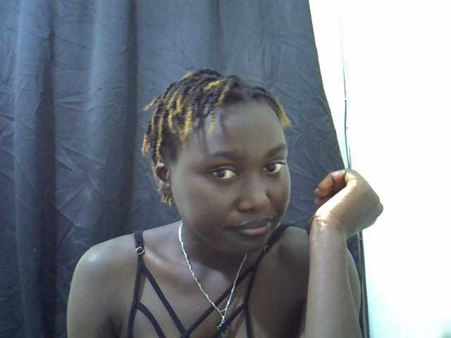 Cutteyslim9 live cam on BongaCams