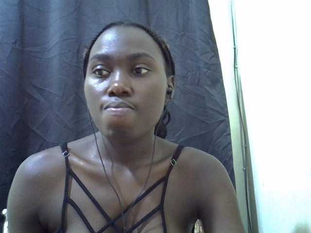 Cutteyslim9 live cam on BongaCams