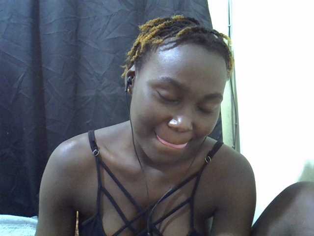 Cutteyslim9 live cam on BongaCams
