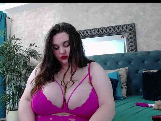 SaraElise webcam
