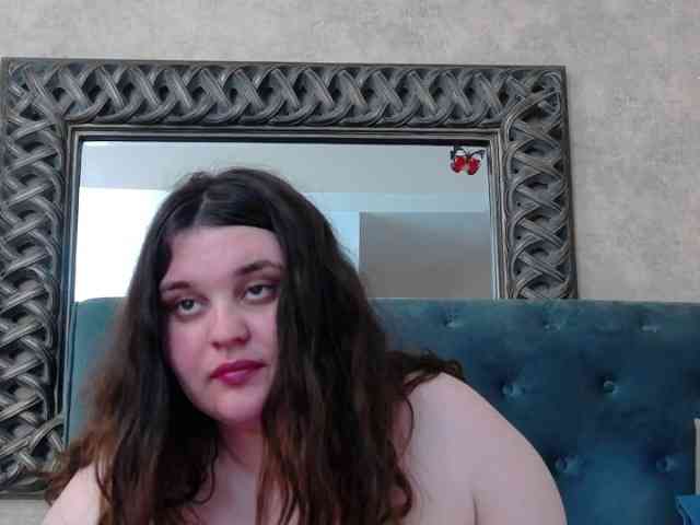 SaraElise webcam