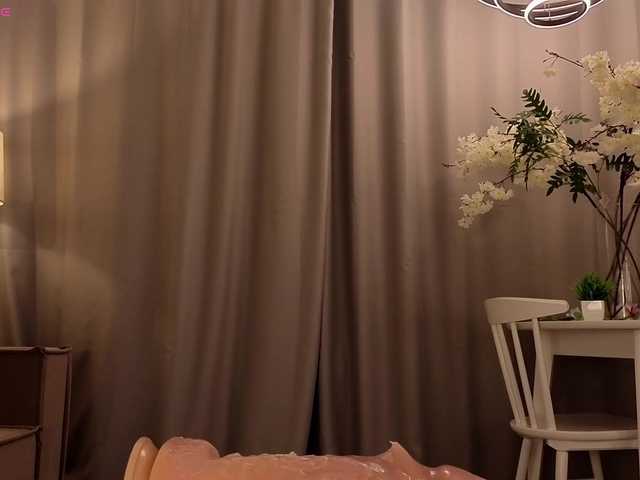 KarenLowe live cam on BongaCams