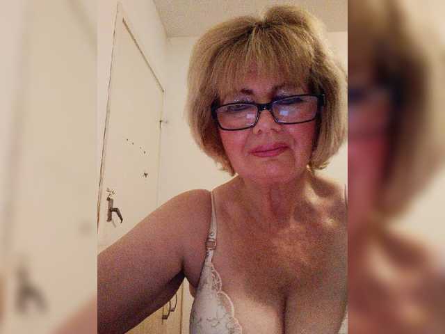 KASANDRABOLOSHKA live cam on BongaCams