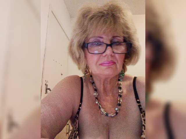 KASANDRABOLOSHKA live cam on BongaCams