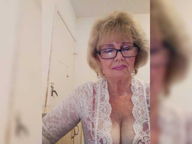 KASANDRABOLOSHKA live cam on BongaCams