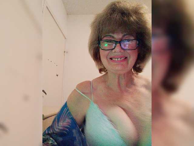 KASANDRABOLOSHKA live cam on BongaCams