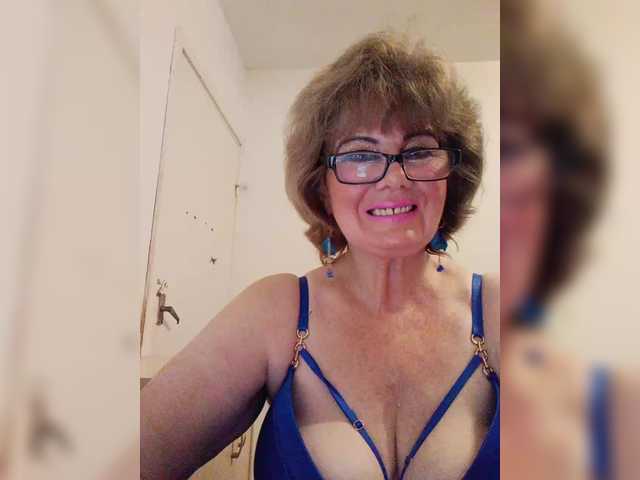 KASANDRABOLOSHKA live cam on BongaCams