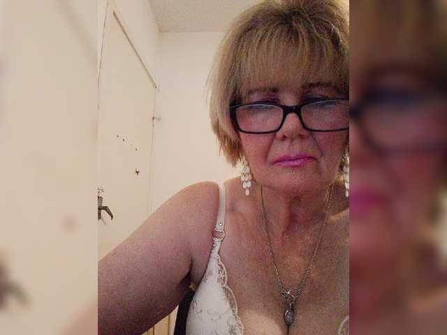 KASANDRABOLOSHKA live cam on BongaCams