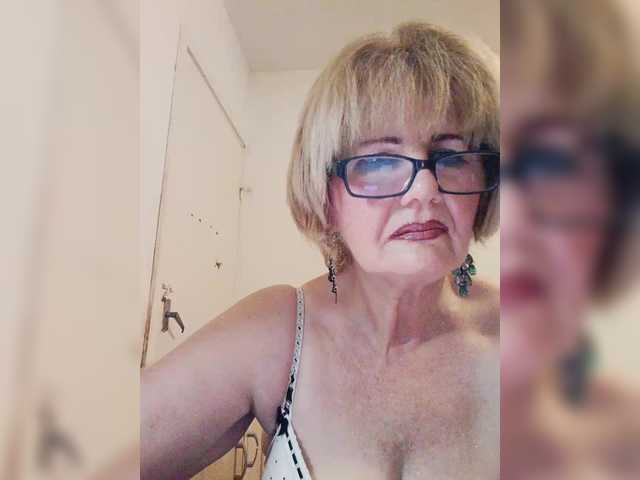 KASANDRABOLOSHKA live cam on BongaCams
