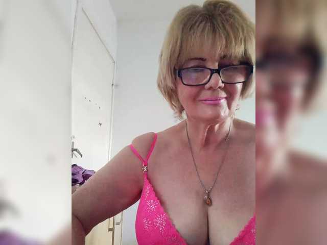 KASANDRABOLOSHKA live cam on BongaCams