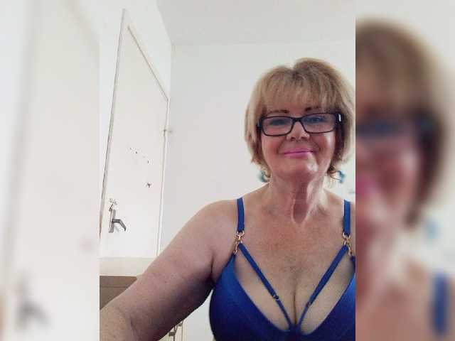 KASANDRABOLOSHKA live cam on BongaCams