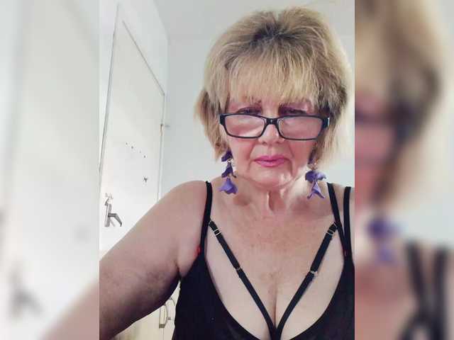 KASANDRABOLOSHKA live cam on BongaCams