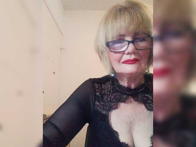 KASANDRABOLOSHKA live cam on BongaCams