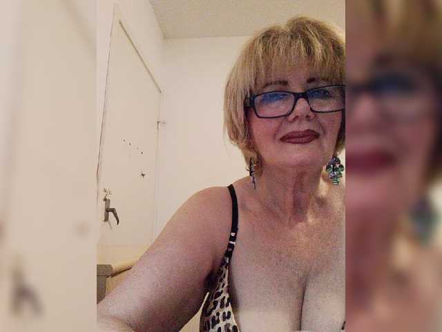 KASANDRABOLOSHKA live cam on BongaCams