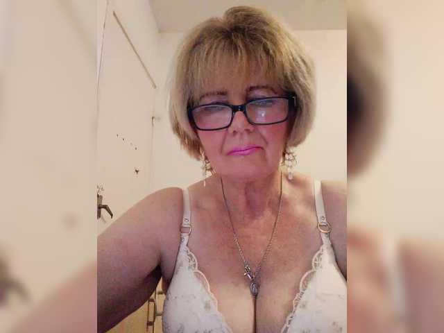 KASANDRABOLOSHKA live cam on BongaCams