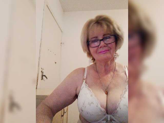 KASANDRABOLOSHKA live cam on BongaCams
