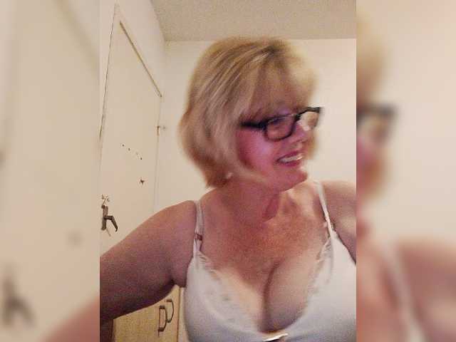 KASANDRABOLOSHKA live cam on BongaCams