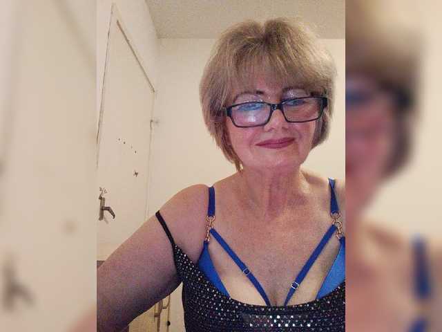 KASANDRABOLOSHKA live cam on BongaCams