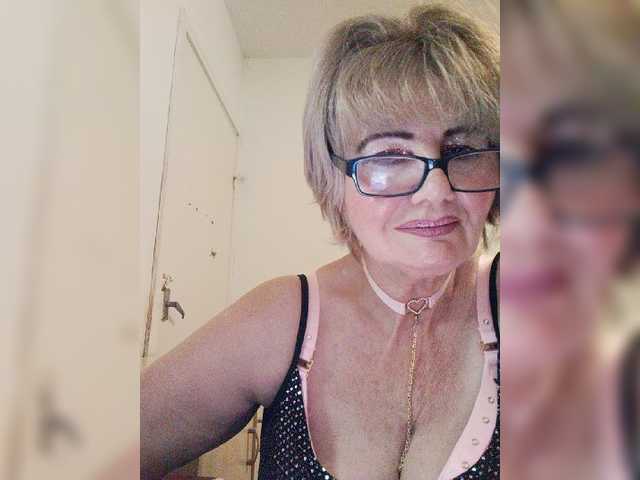 KASANDRABOLOSHKA live cam on BongaCams