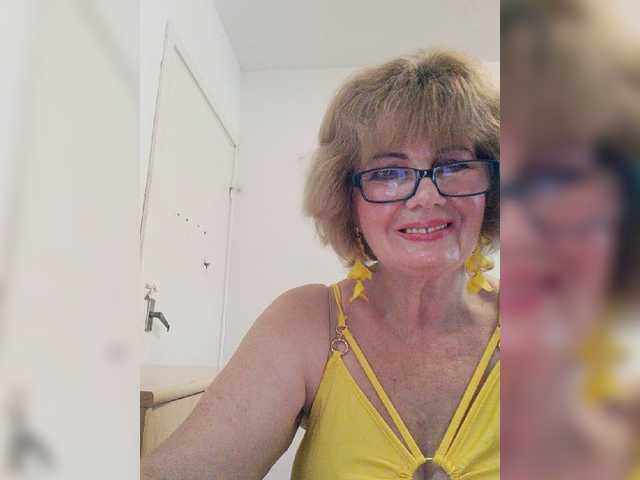 KASANDRABOLOSHKA live cam on BongaCams