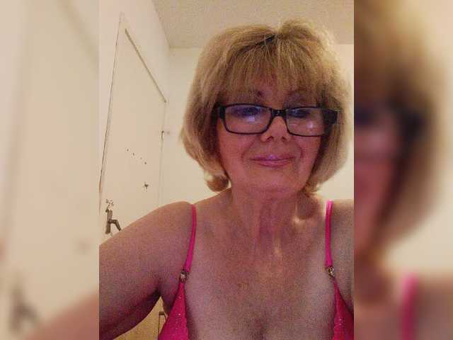 KASANDRABOLOSHKA live cam on BongaCams