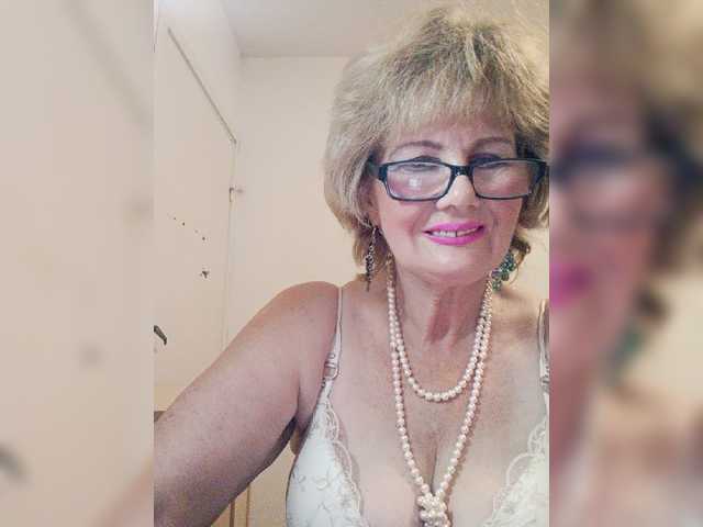 KASANDRABOLOSHKA live cam on BongaCams