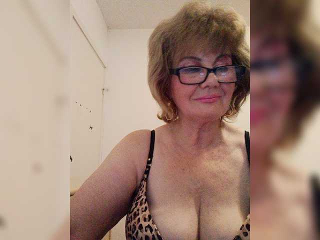 MoonGoddess live cam preview
