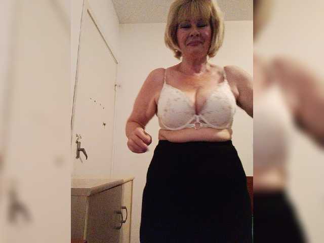 KASANDRABOLOSHKA live cam on BongaCams