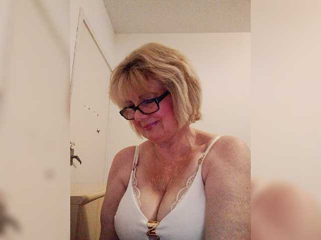KASANDRABOLOSHKA live cam on BongaCams