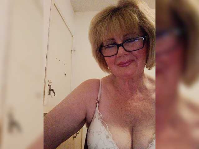 KASANDRABOLOSHKA live cam on BongaCams